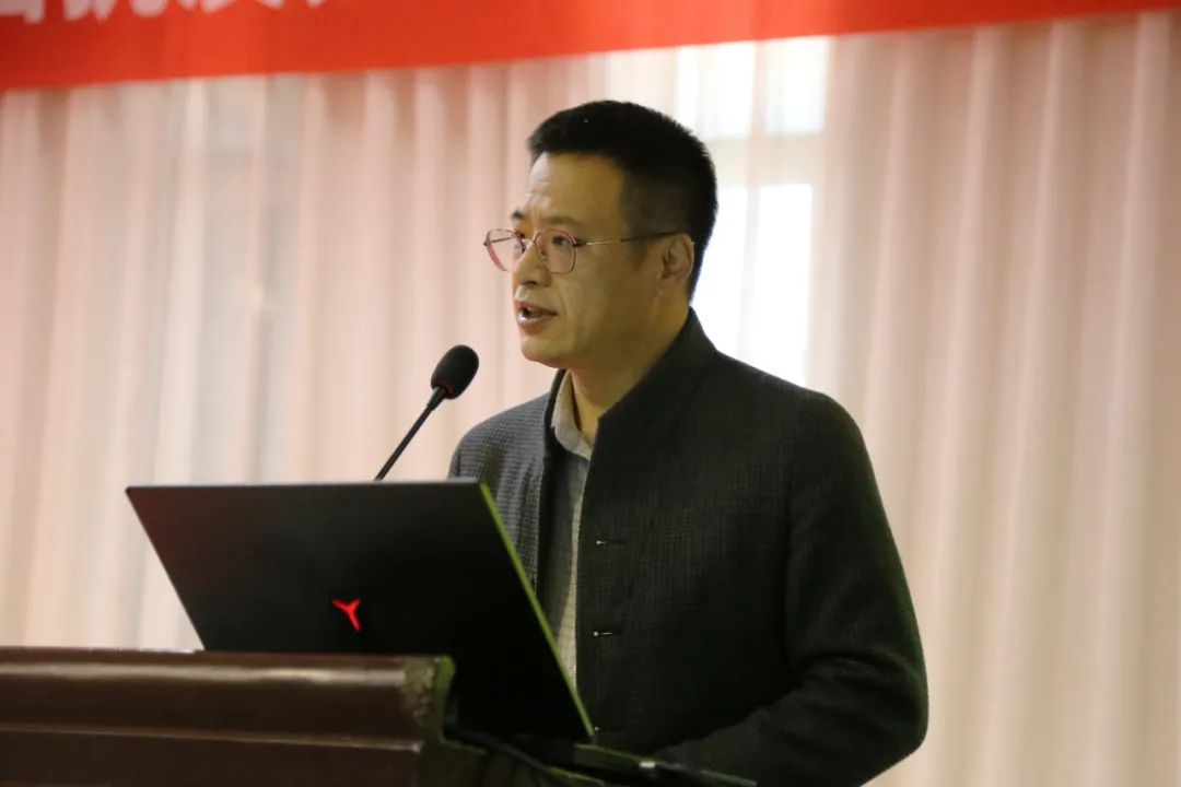 向身边的榜样学习!抗疫英雄刘春给鸿德学子讲述“逆行媒体人”的责任担当