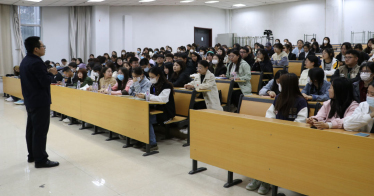 讲好鸿德故事、鼓舞鸿德师生！学院yl8cc永利办校园媒体记者业务培训会