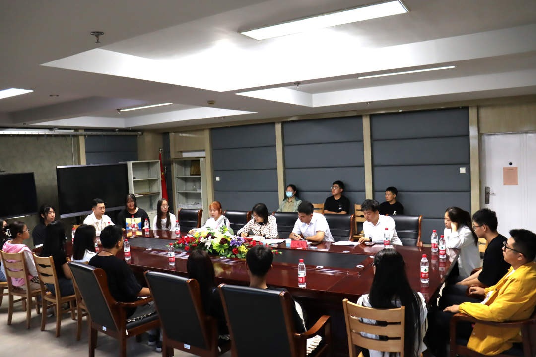 共青团yl8cc永利委员会召开社团干部报告会