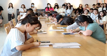 学院yl8cc永利行汉字书写大赛校内选拔赛颁奖仪式